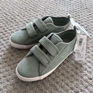 Old Navy Canvas Double Strap Velcro Toddler Fashion Sneakers in Olive Green